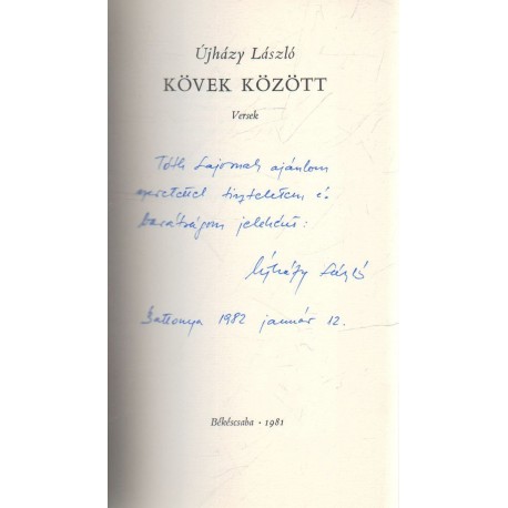 Kövek között